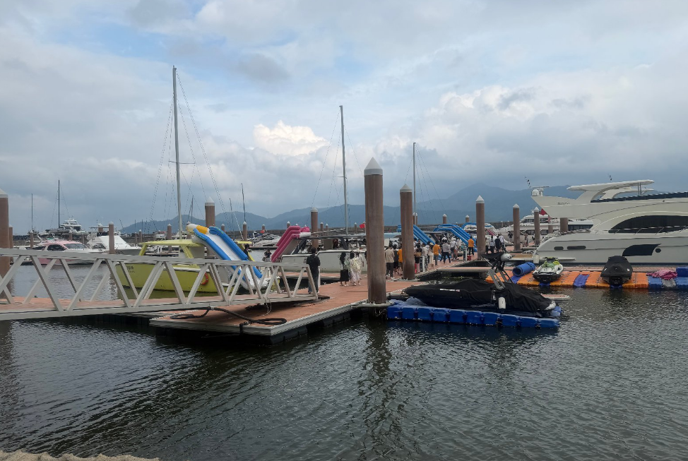 坐船出海 坐船出海